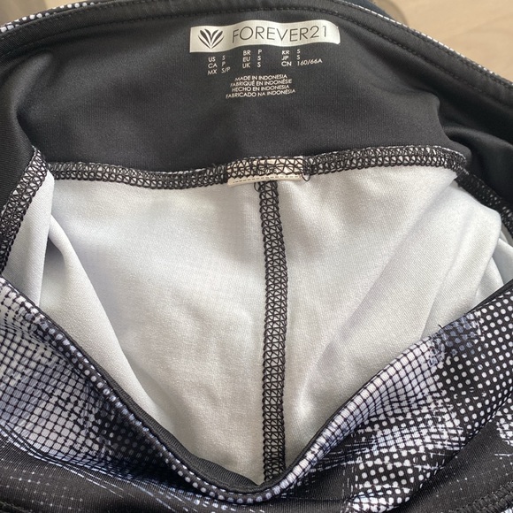 Forever 21 Cropped Leggings - Small - Picture 5 of 5